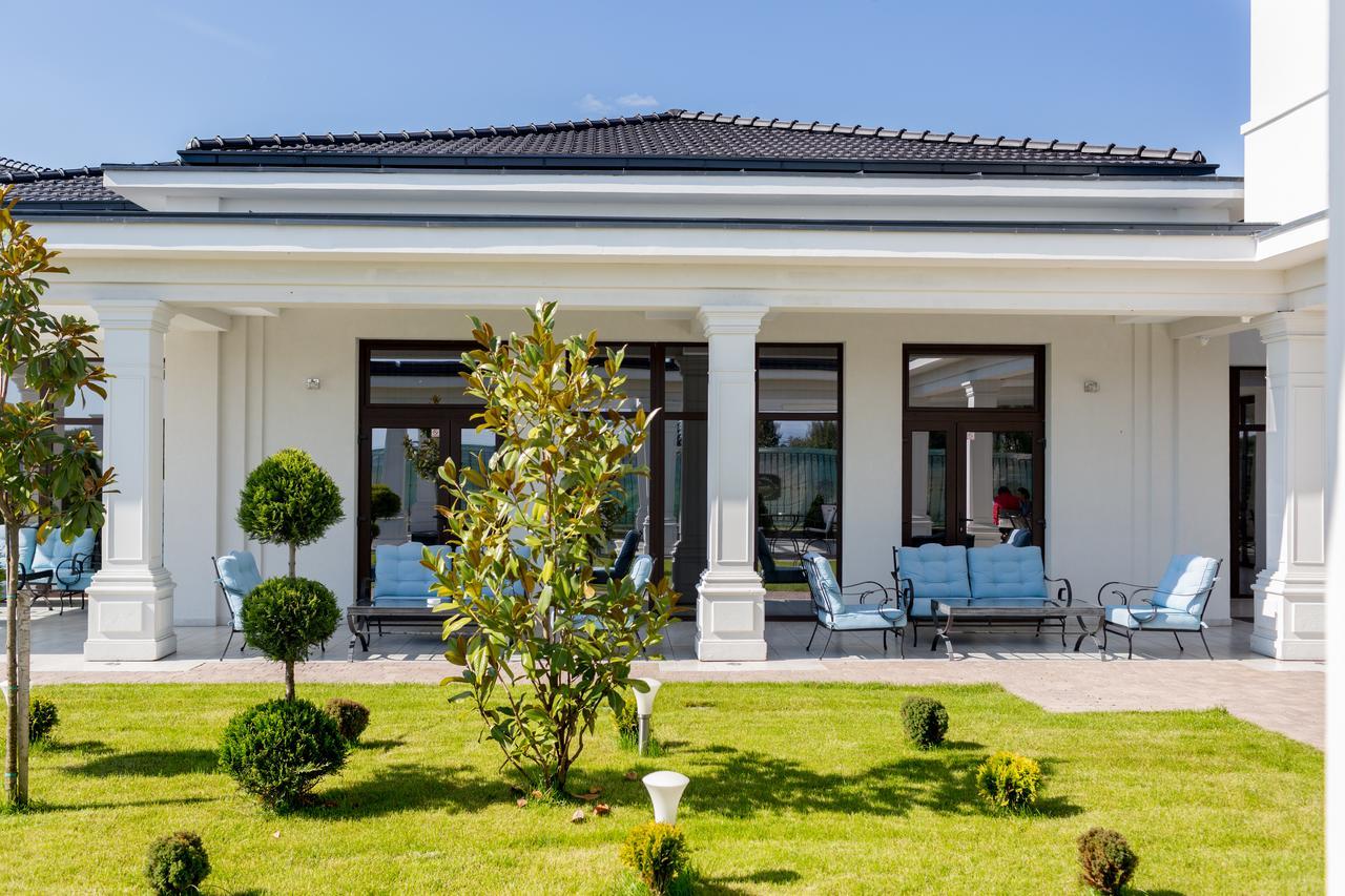 J'Adore Boutique Hotel Lugoj Bagian luar foto