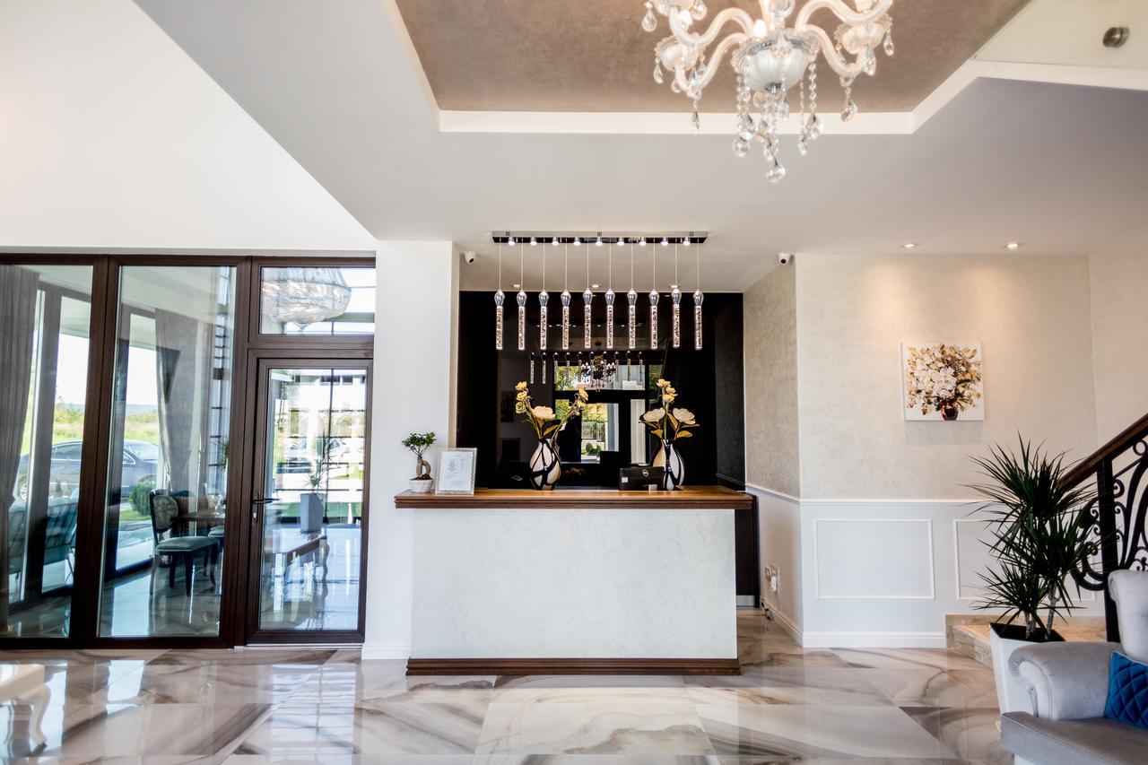 J'Adore Boutique Hotel Lugoj Bagian luar foto