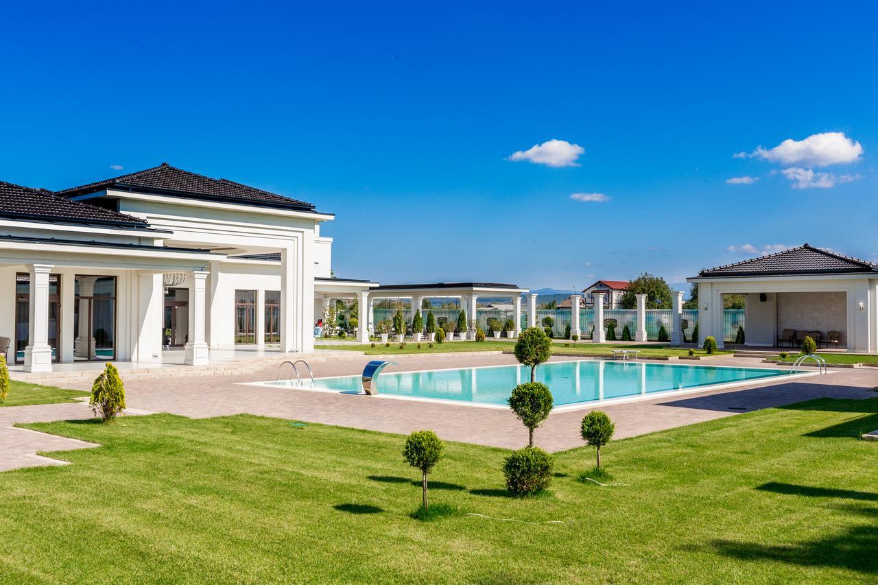 J'Adore Boutique Hotel Lugoj Bagian luar foto